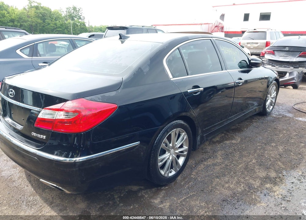 2013 HYUNDAI GENESIS VIN: KMHGC4DD4DU257795