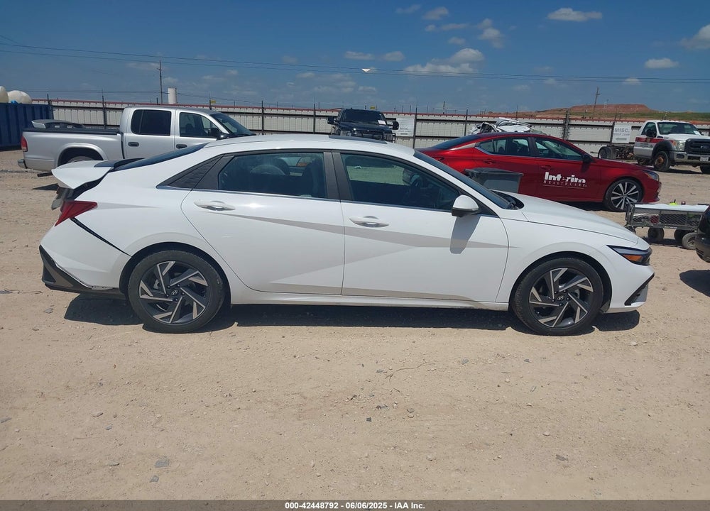 2024 HYUNDAI ELANTRA VIN: KMHLP4DG5RU815397