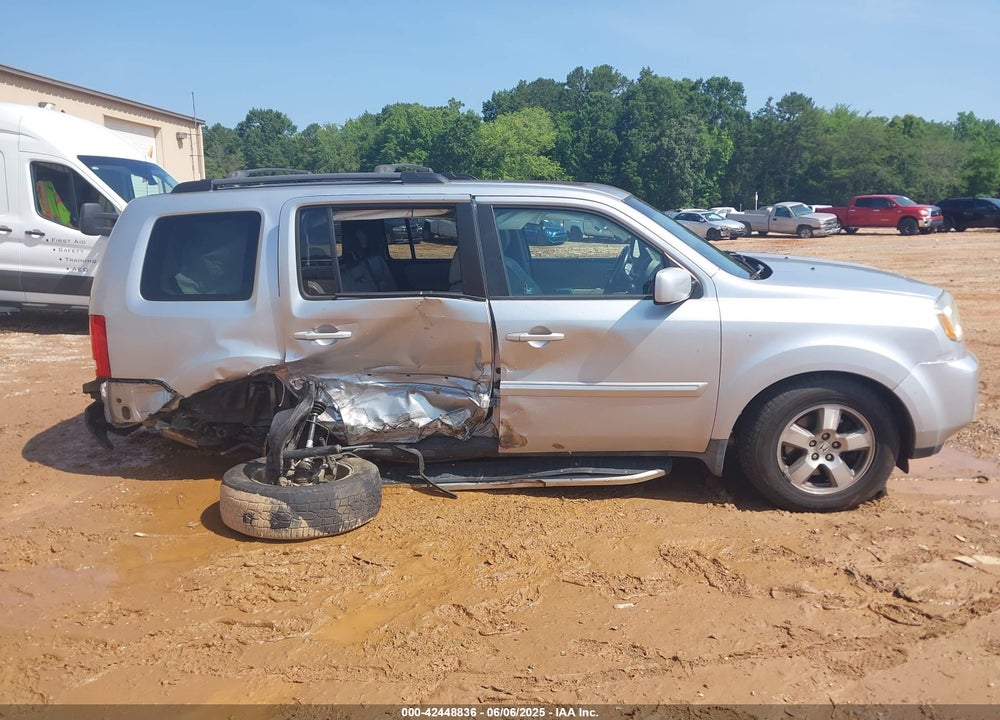 2011 HONDA PILOT VIN: 5FNYF4H60BB039032