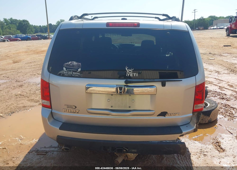 2011 HONDA PILOT VIN: 5FNYF4H60BB039032