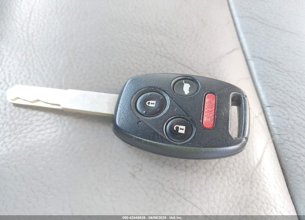 2011 HONDA PILOT VIN: 5FNYF4H60BB039032