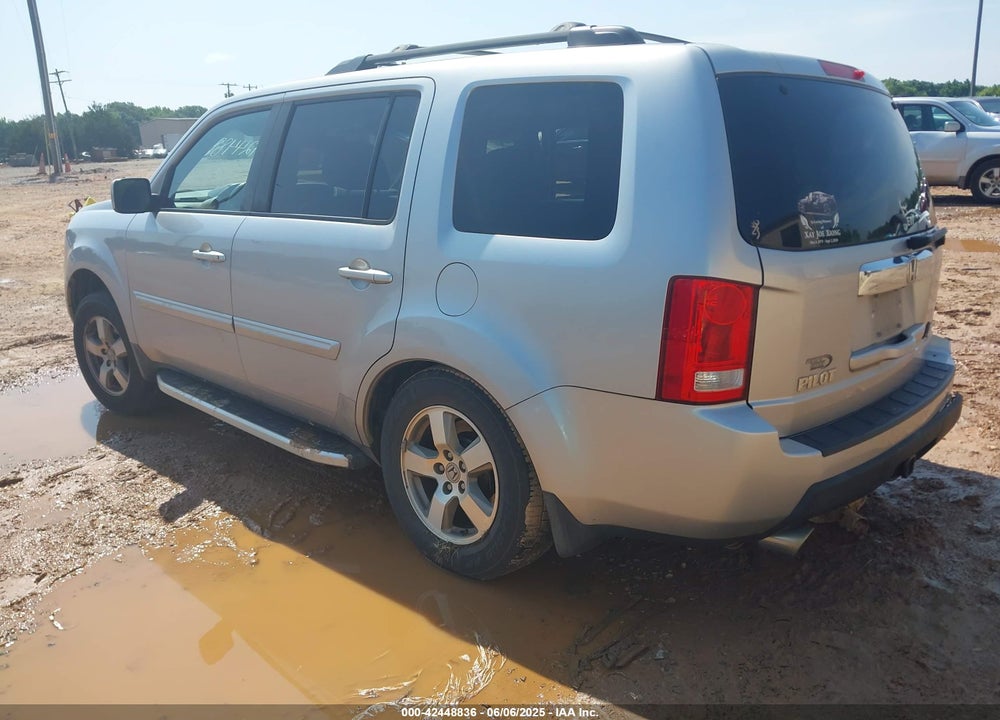 2011 HONDA PILOT VIN: 5FNYF4H60BB039032