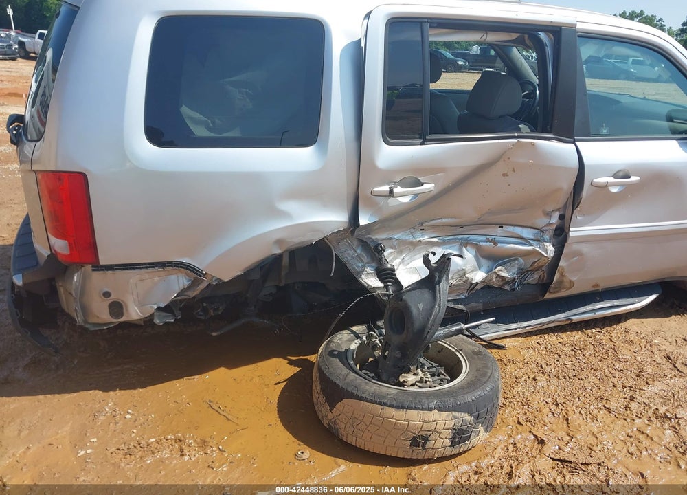 2011 HONDA PILOT VIN: 5FNYF4H60BB039032
