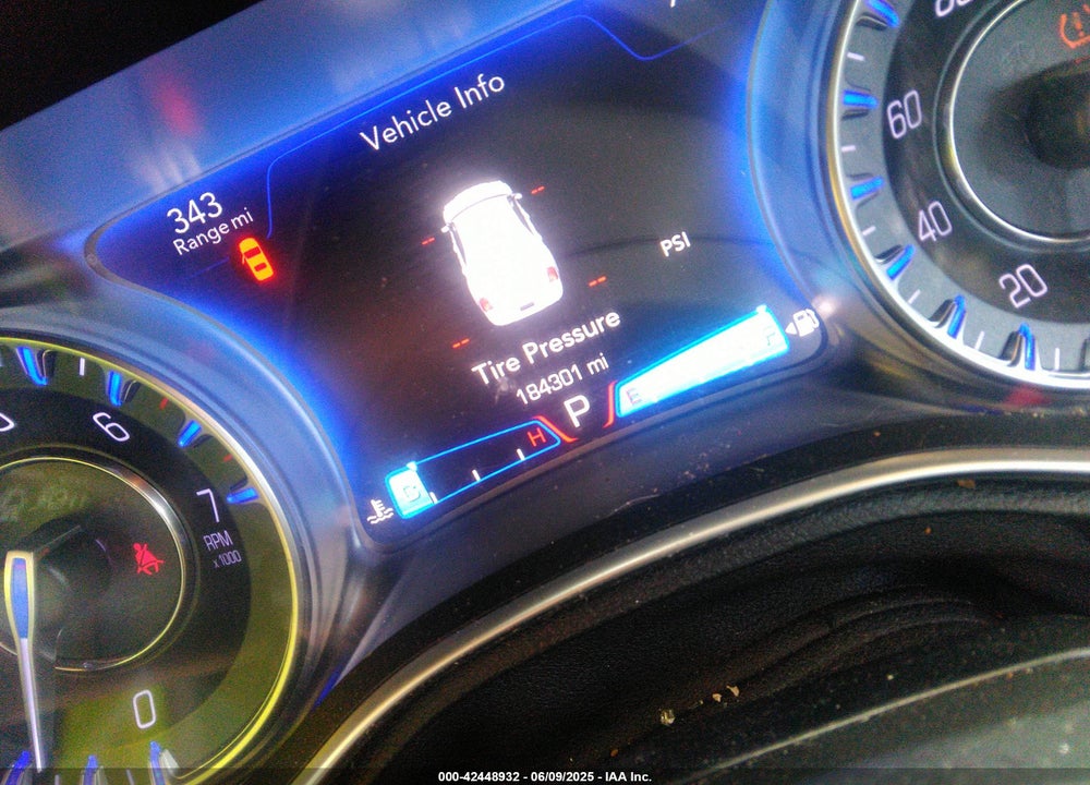 2015 CHRYSLER 300 VIN: 2C3CCAAG4FH810553