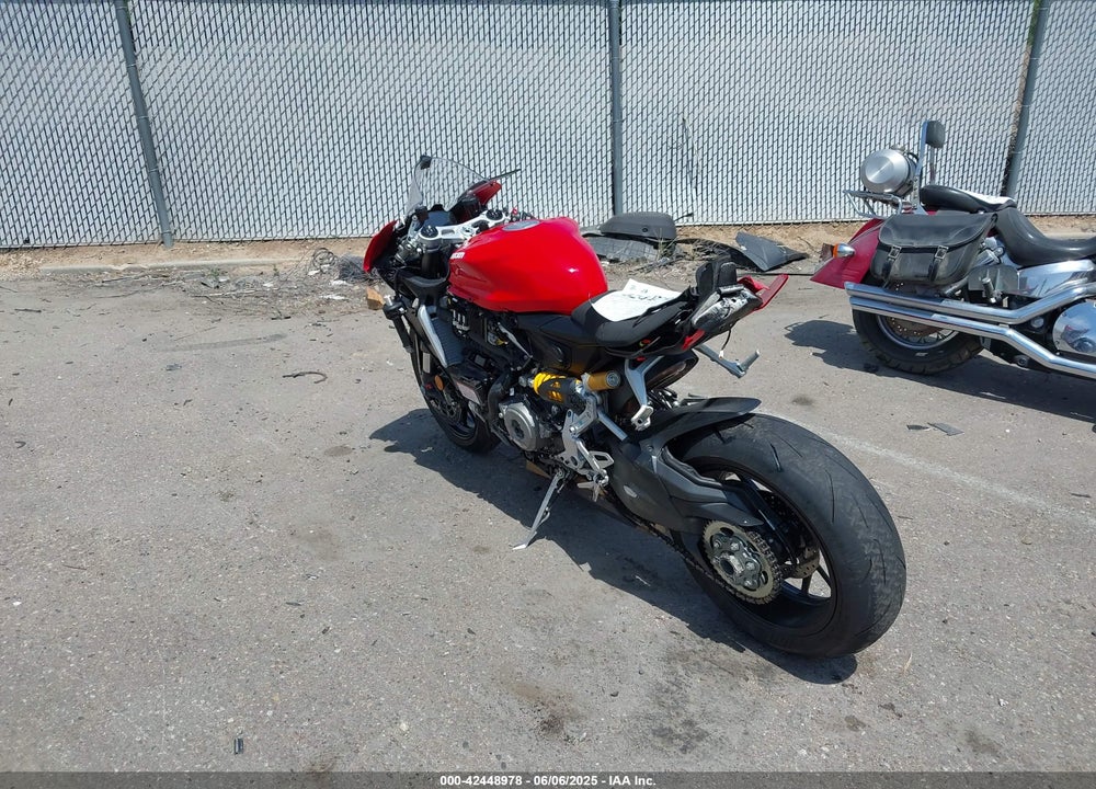 2024 DUCATI PANIGALE V2 VIN: ZDMHAATW2RB014381