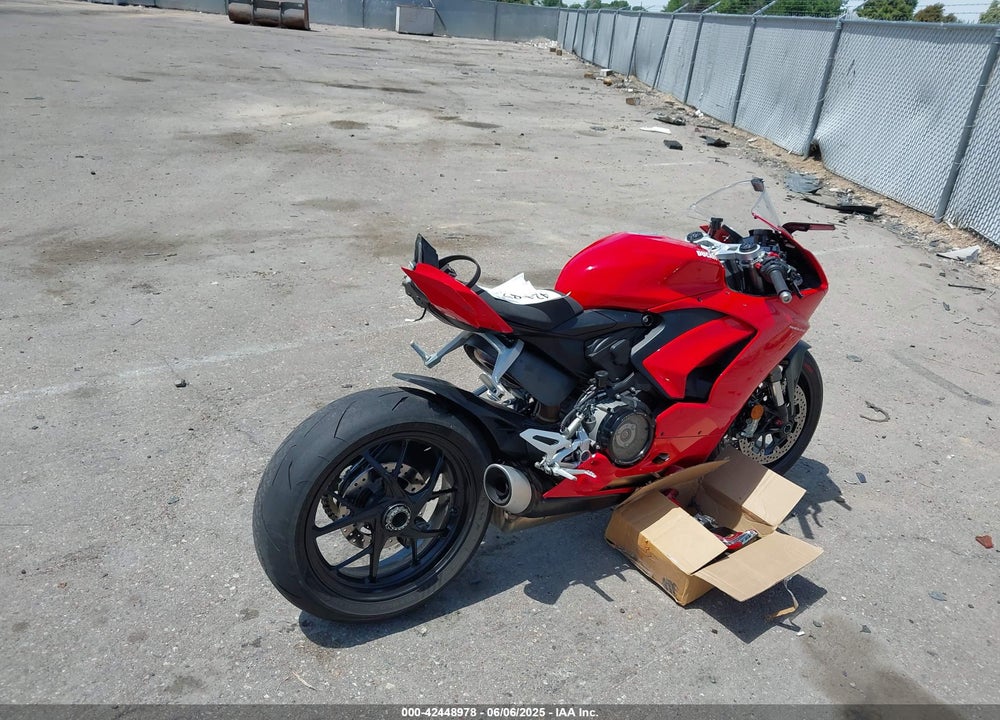 2024 DUCATI PANIGALE V2 VIN: ZDMHAATW2RB014381