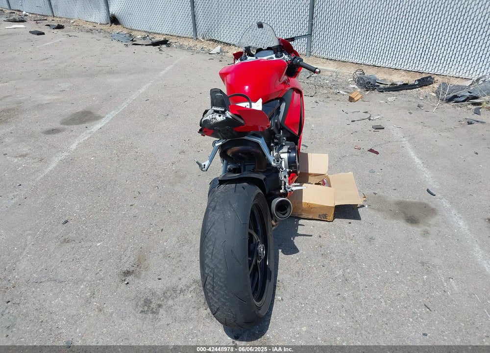 2024 DUCATI PANIGALE V2 VIN: ZDMHAATW2RB014381