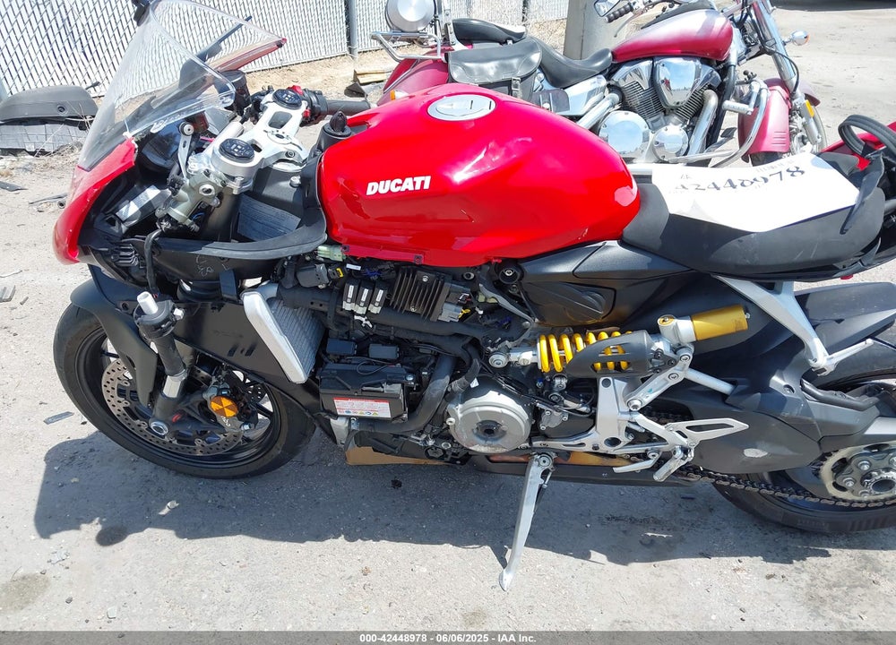 2024 DUCATI PANIGALE V2 VIN: ZDMHAATW2RB014381
