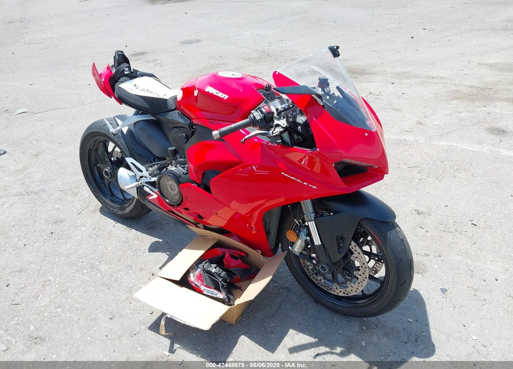2024 DUCATI PANIGALE V2 VIN: ZDMHAATW2RB014381
