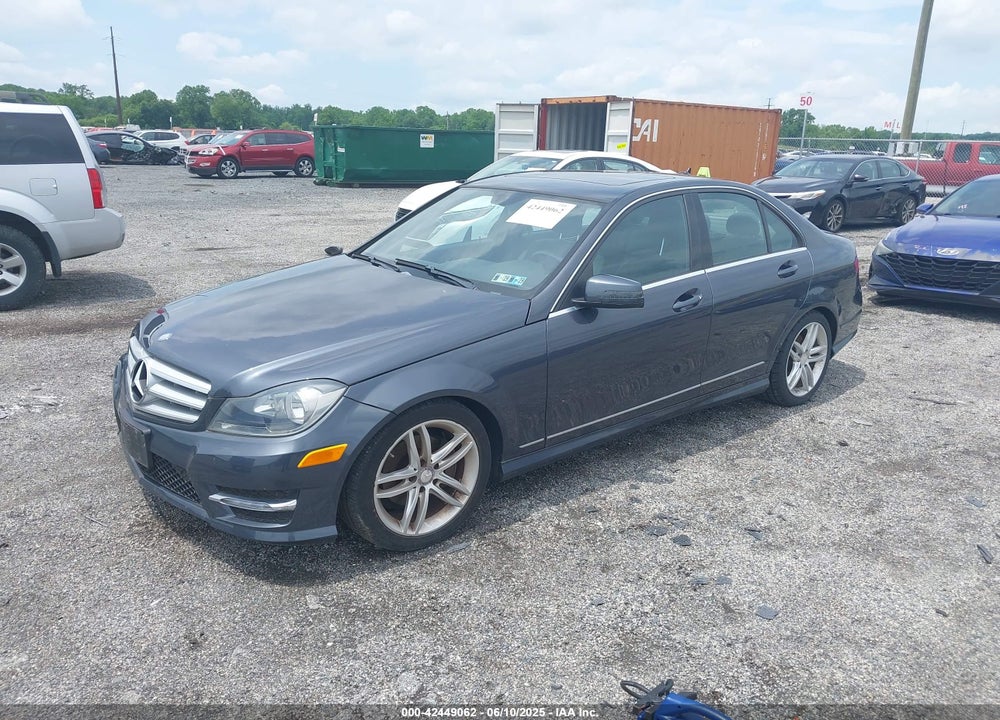 2013 MERCEDES-BENZ C 250 LUXURY/SPORT VIN: WDDGF4HB4DR275839