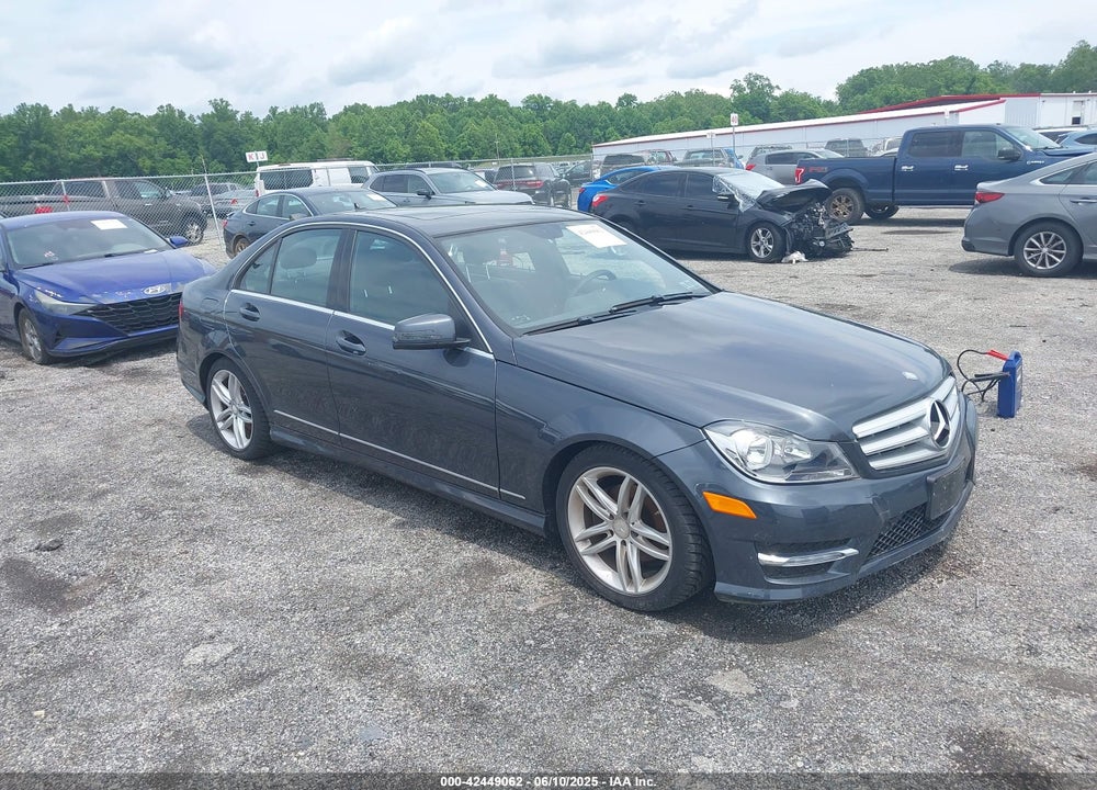 2013 MERCEDES-BENZ C 250 LUXURY/SPORT VIN: WDDGF4HB4DR275839