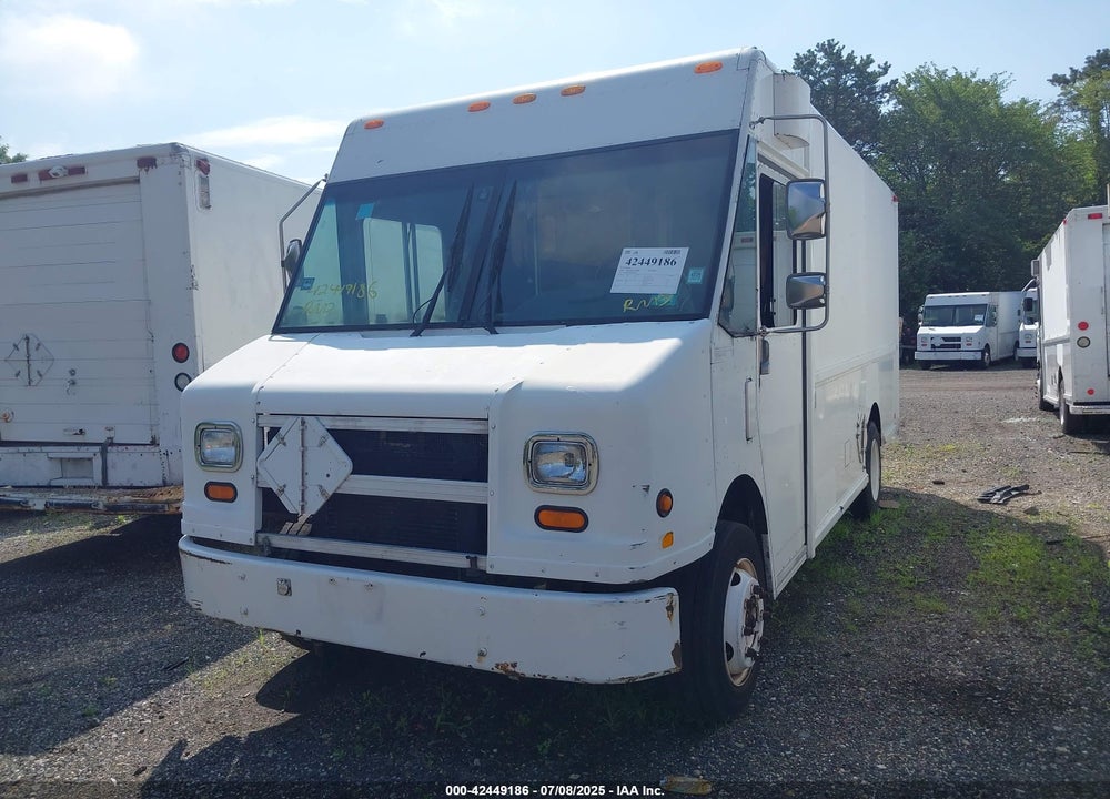2000 FREIGHTLINER CHASSIS M LINE WALK-IN VAN VIN: 4UZA4FA40YCF82249