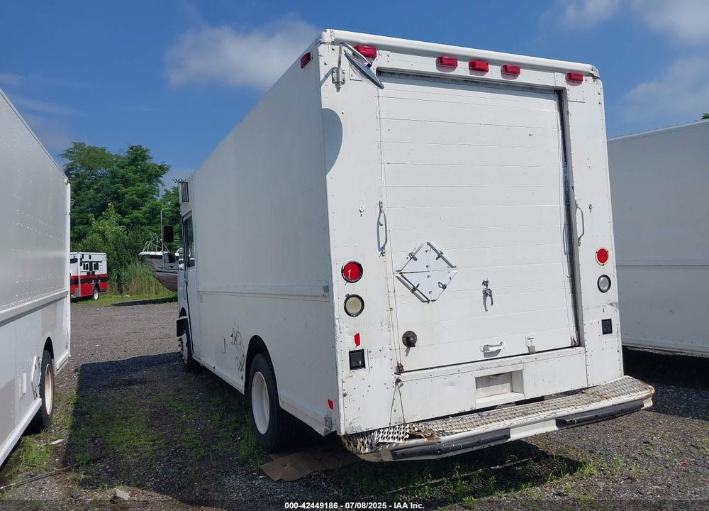 2000 FREIGHTLINER CHASSIS M LINE WALK-IN VAN VIN: 4UZA4FA40YCF82249