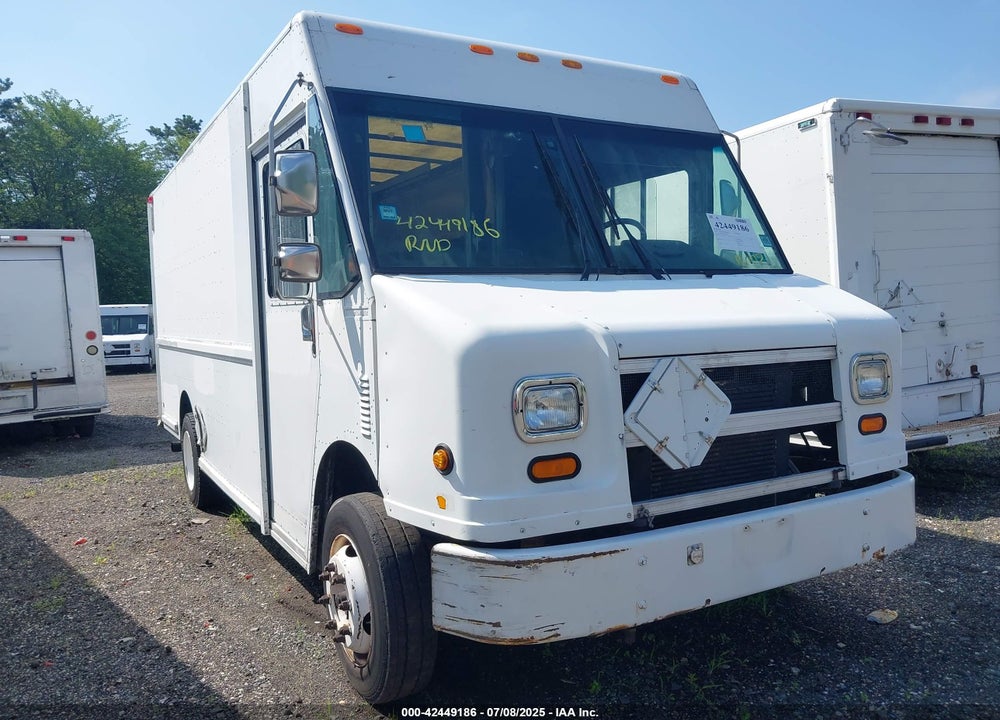 2000 FREIGHTLINER CHASSIS M LINE WALK-IN VAN VIN: 4UZA4FA40YCF82249