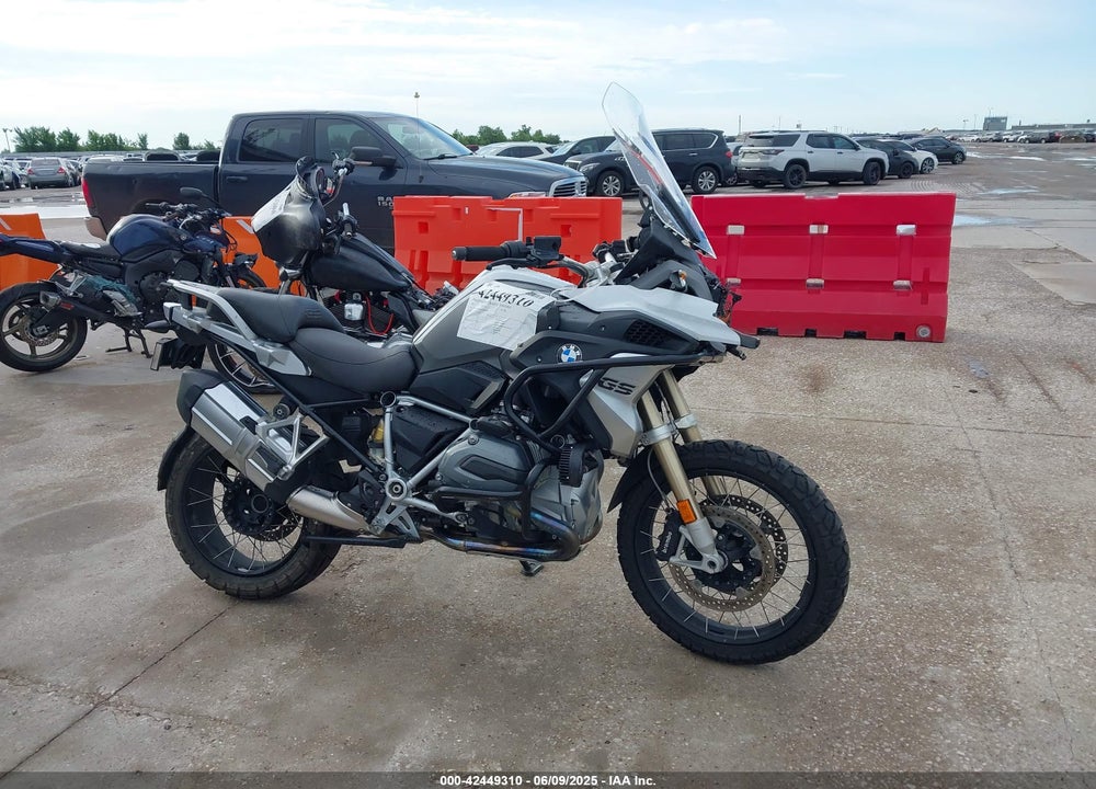2017 BMW R1200 GS VIN: WB10A6100HZ656248