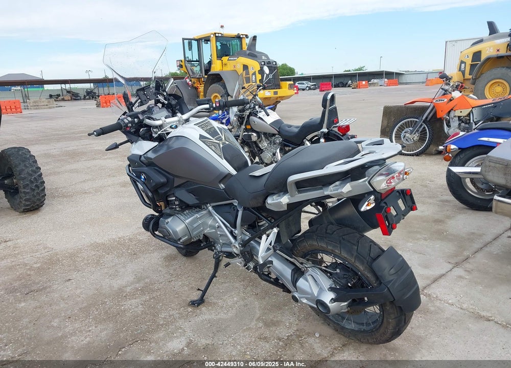 2017 BMW R1200 GS VIN: WB10A6100HZ656248