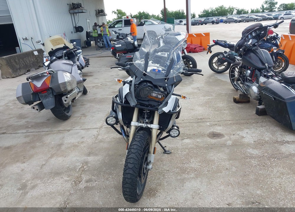 2017 BMW R1200 GS VIN: WB10A6100HZ656248