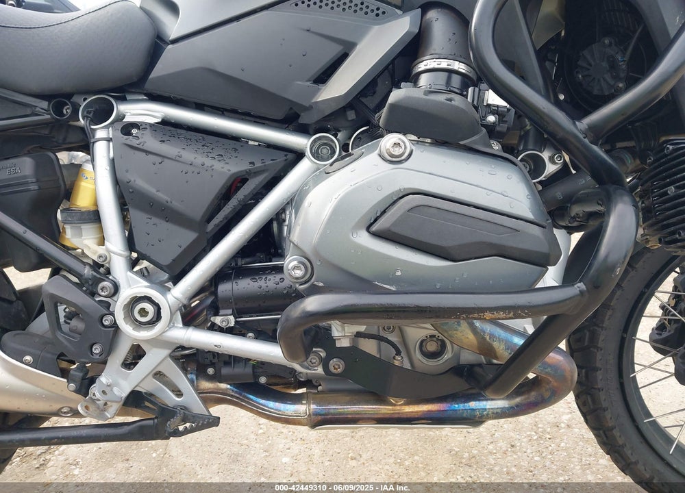 2017 BMW R1200 GS VIN: WB10A6100HZ656248