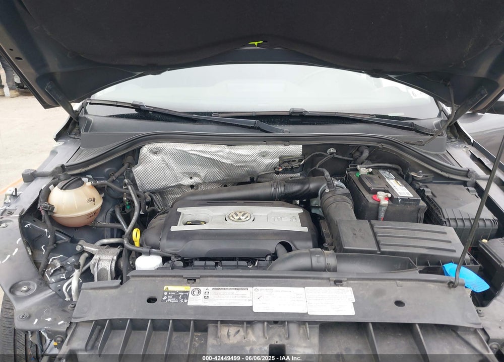 2016 VOLKSWAGEN TIGUAN VIN: WVGBV7AX0GW581209