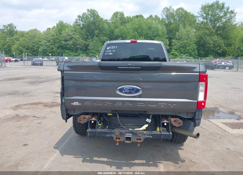 2017 FORD F-250 VIN: 1FTBF2B64HEE40421