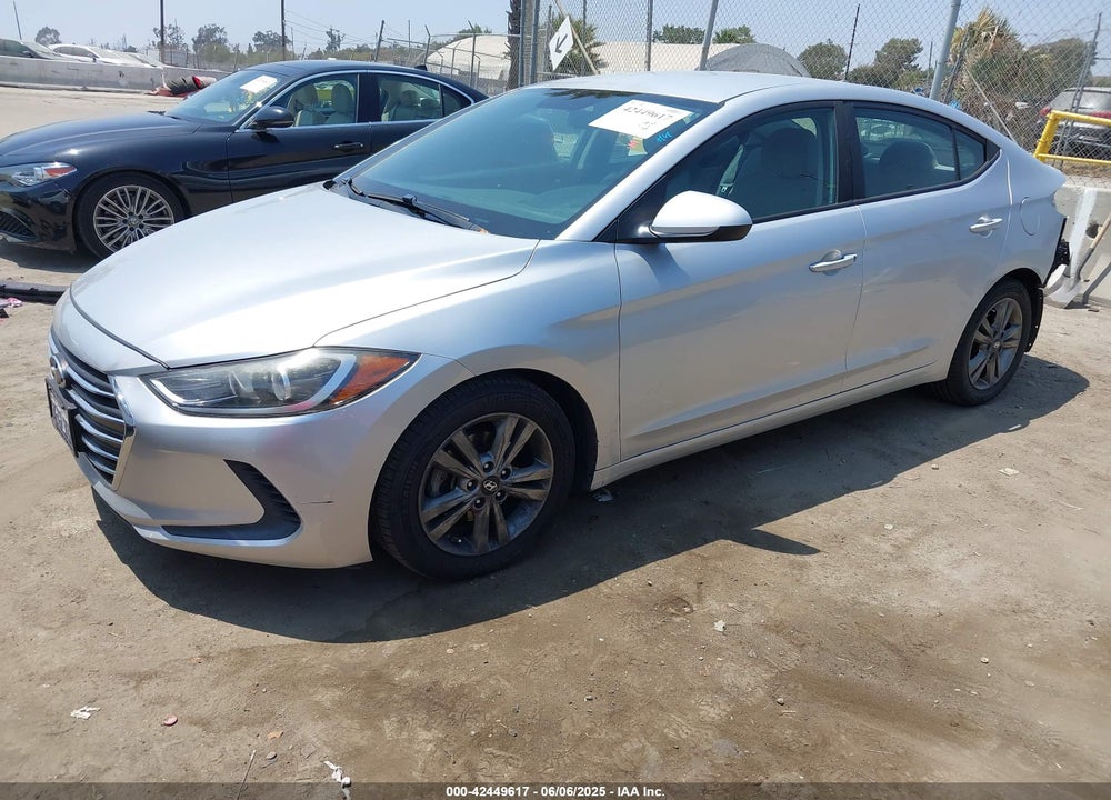 2018 HYUNDAI ELANTRA VIN: 5NPD84LF2JH240317
