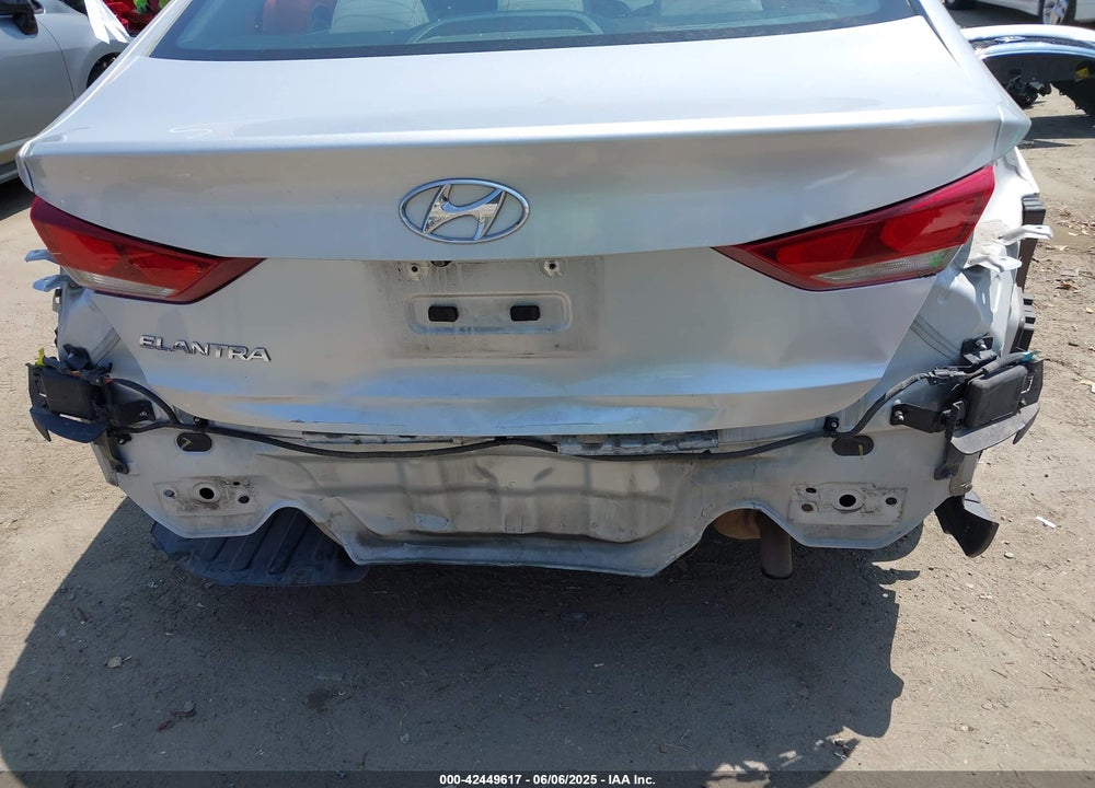 2018 HYUNDAI ELANTRA VIN: 5NPD84LF2JH240317