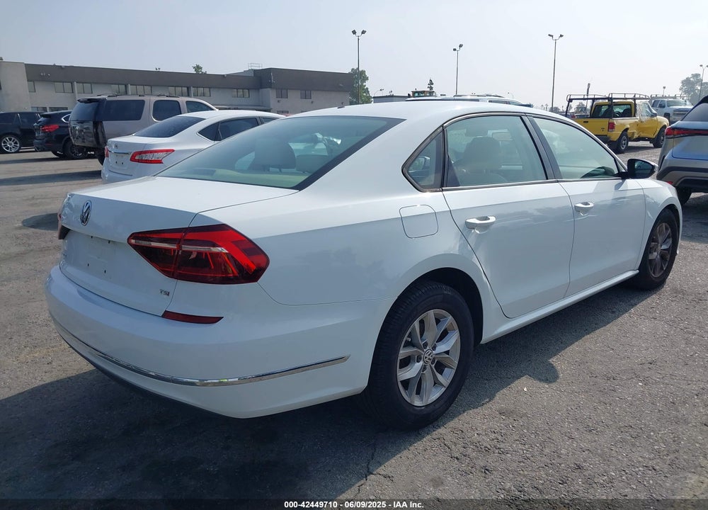 2018 VOLKSWAGEN PASSAT VIN: 1VWAA7A36JC041751