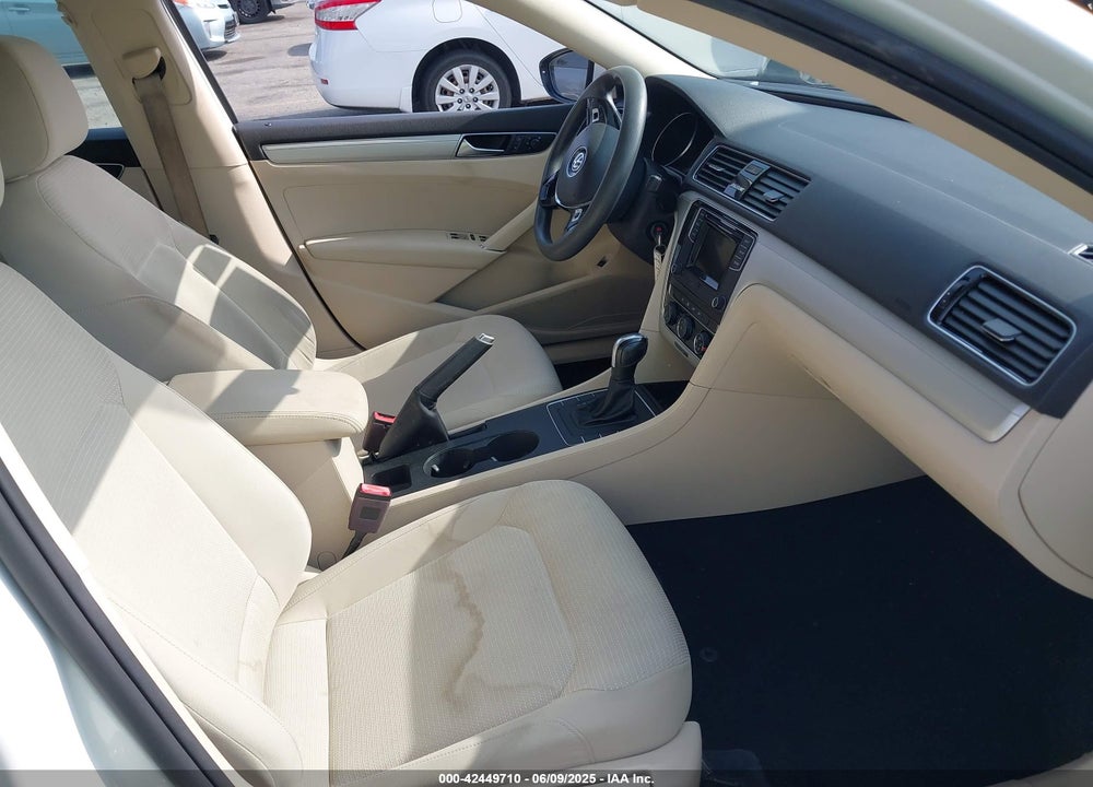 2018 VOLKSWAGEN PASSAT VIN: 1VWAA7A36JC041751