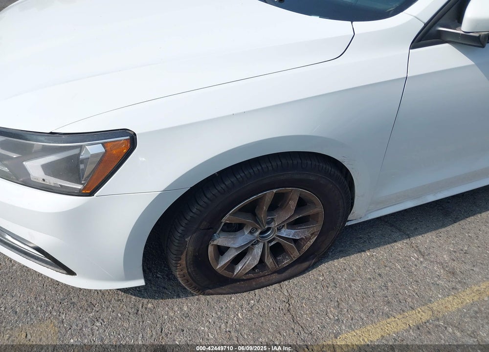 2018 VOLKSWAGEN PASSAT VIN: 1VWAA7A36JC041751