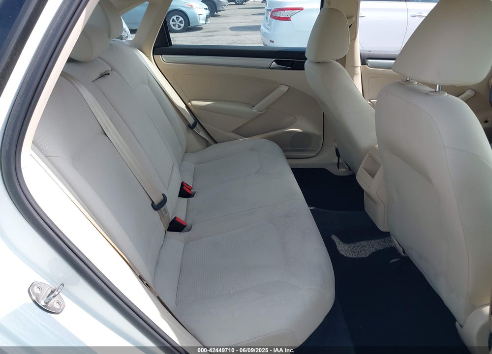 2018 VOLKSWAGEN PASSAT VIN: 1VWAA7A36JC041751