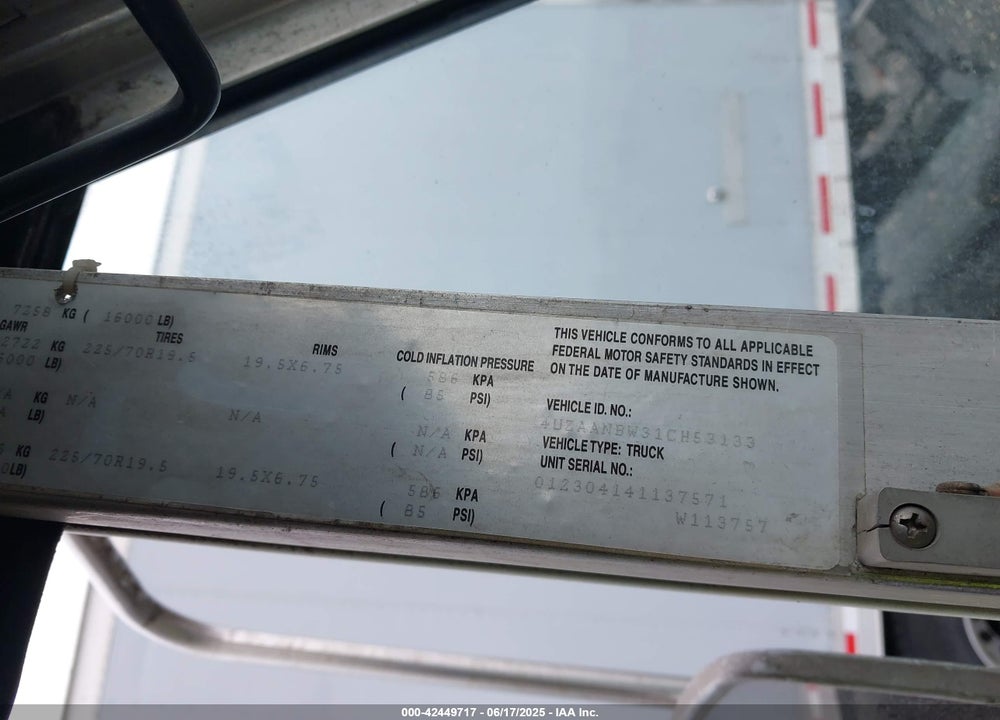 2001 FREIGHTLINER CHASSIS M LINE WALK-IN VAN VIN: 4UZAANBW31CH53133