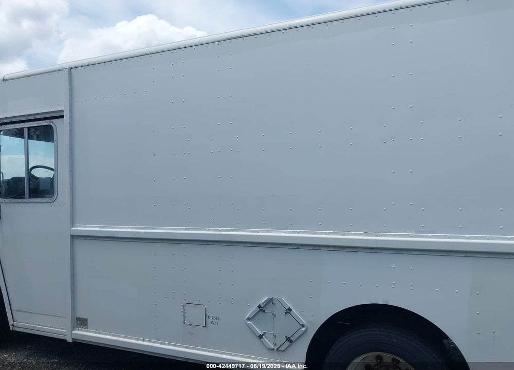 2001 FREIGHTLINER CHASSIS M LINE WALK-IN VAN VIN: 4UZAANBW31CH53133