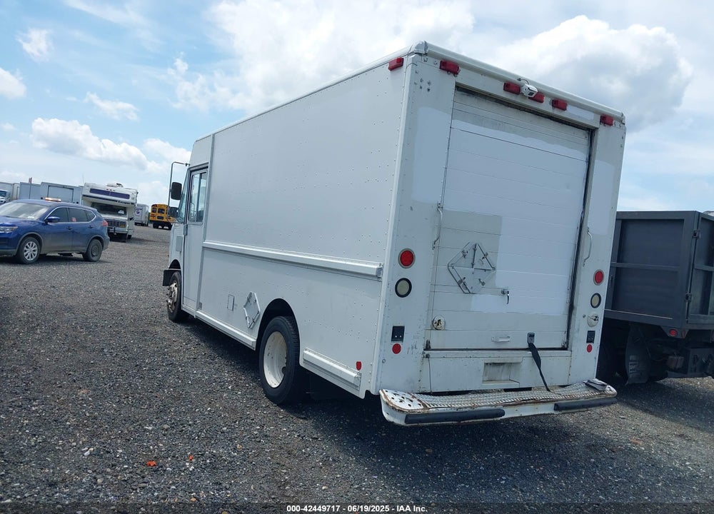 2001 FREIGHTLINER CHASSIS M LINE WALK-IN VAN VIN: 4UZAANBW31CH53133