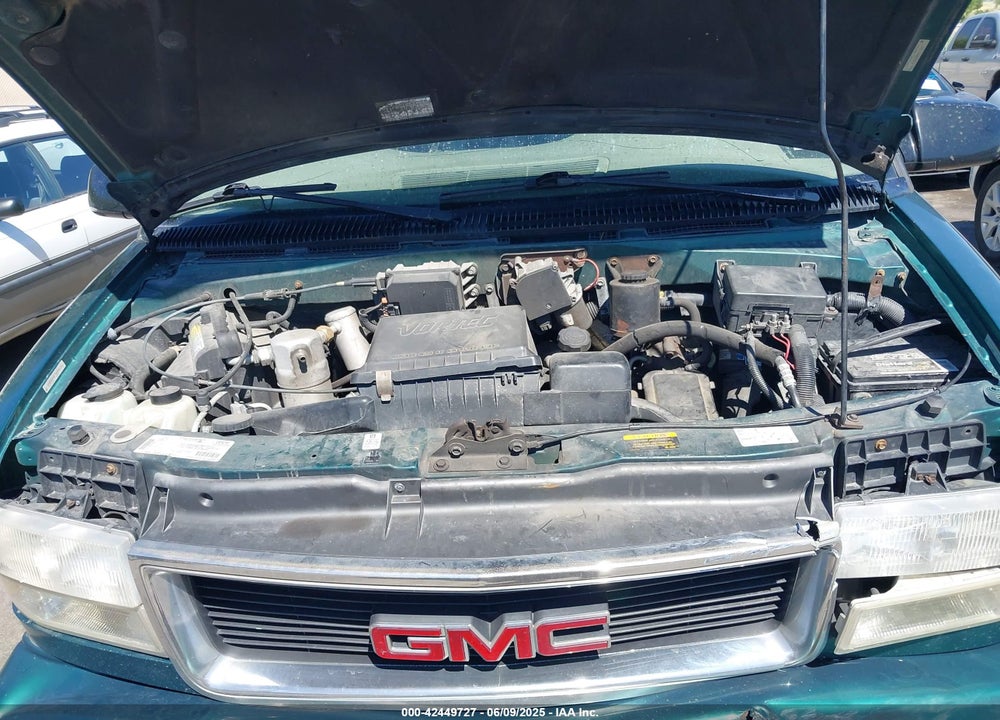 1998 GMC SAFARI SLE VIN: 1GKEL19W6WB538262