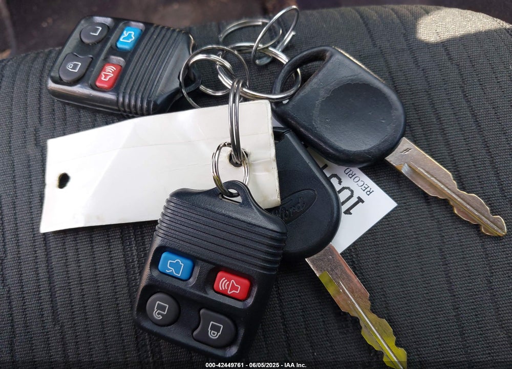 2008 FORD FOCUS VIN: 1FAHP35N98W294873