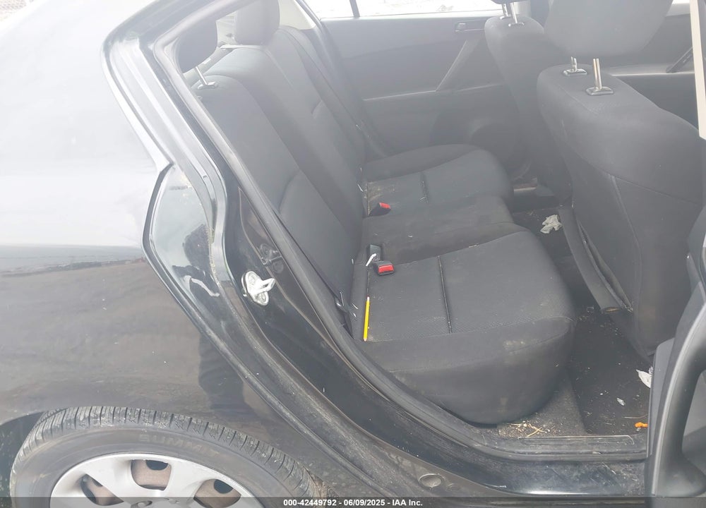 2011 MAZDA 3 VIN: JM1BL1UG4B1901513