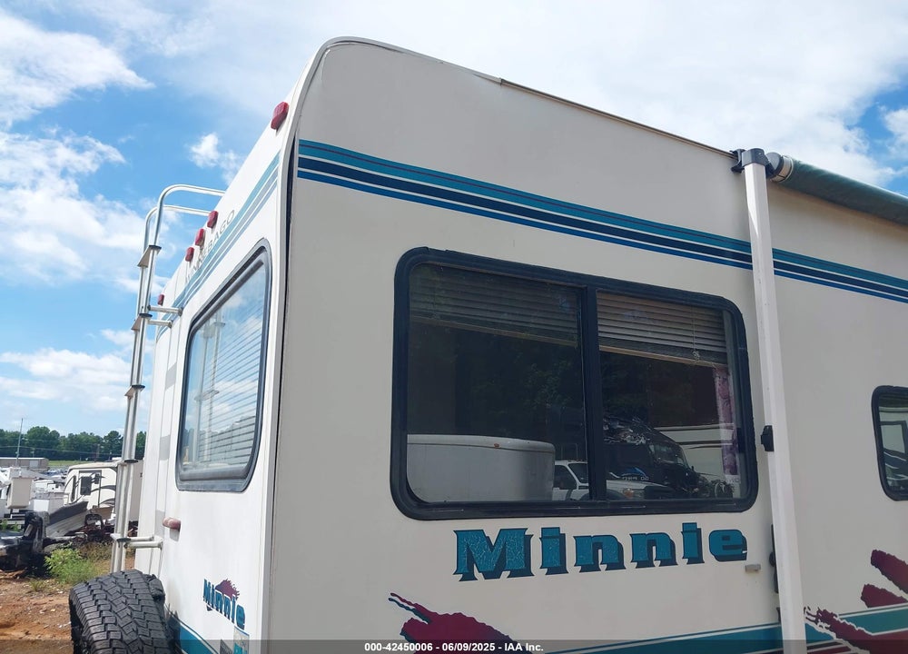 1998 FORD ECONOLINE E350 CUTAWAY VAN VIN: 1FDWE30SXWHB89096