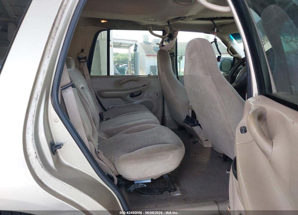 2000 FORD EXPEDITION XLT VIN: 1FMRU1568YLA97744