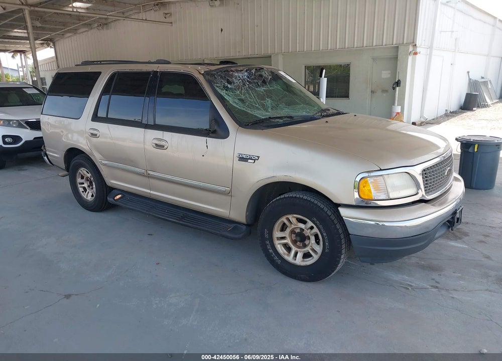 2000 FORD EXPEDITION XLT VIN: 1FMRU1568YLA97744