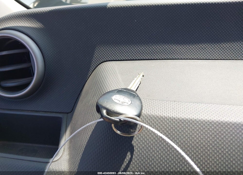2008 SCION XB VIN: JTLKE50E781020422