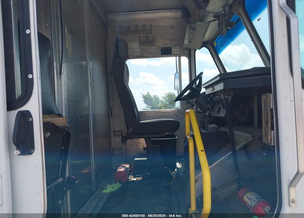 2012 FREIGHTLINER CHASSIS M LINE WALK-IN VAN VIN: 4UZAC3DV3CCBE5453
