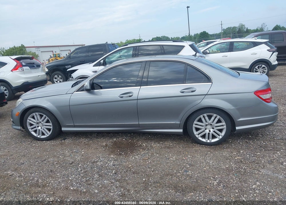 2009 MERCEDES-BENZ C 300 LUXURY/SPORT VIN: WDDGF54XX9R060030