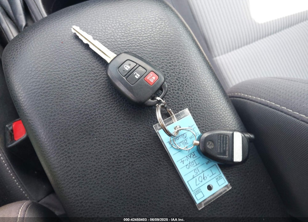 2015 TOYOTA RAV4 XLE VIN: 2T3RFREV6FW263676