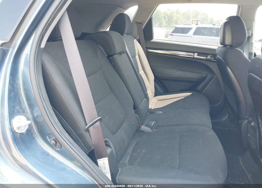 2014 KIA SORENTO VIN: 5XYKTCA65EG435781