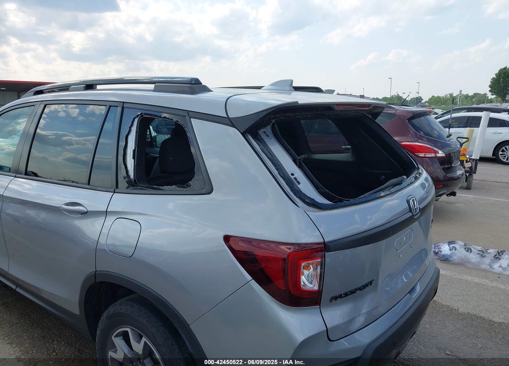 2022 HONDA PASSPORT VIN: 5FNYF8H63NB004805