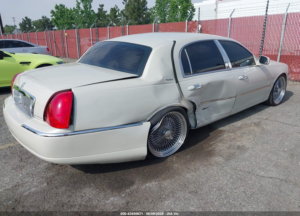 2007 LINCOLN TOWN CAR SIGNATURE VIN: 1LNHM81W37Y633866