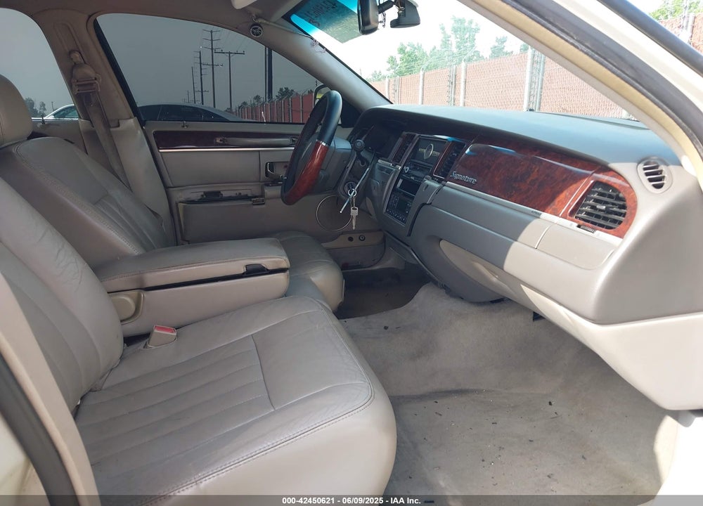 2007 LINCOLN TOWN CAR SIGNATURE VIN: 1LNHM81W37Y633866
