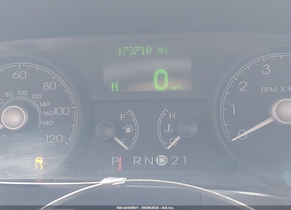 2007 LINCOLN TOWN CAR SIGNATURE VIN: 1LNHM81W37Y633866