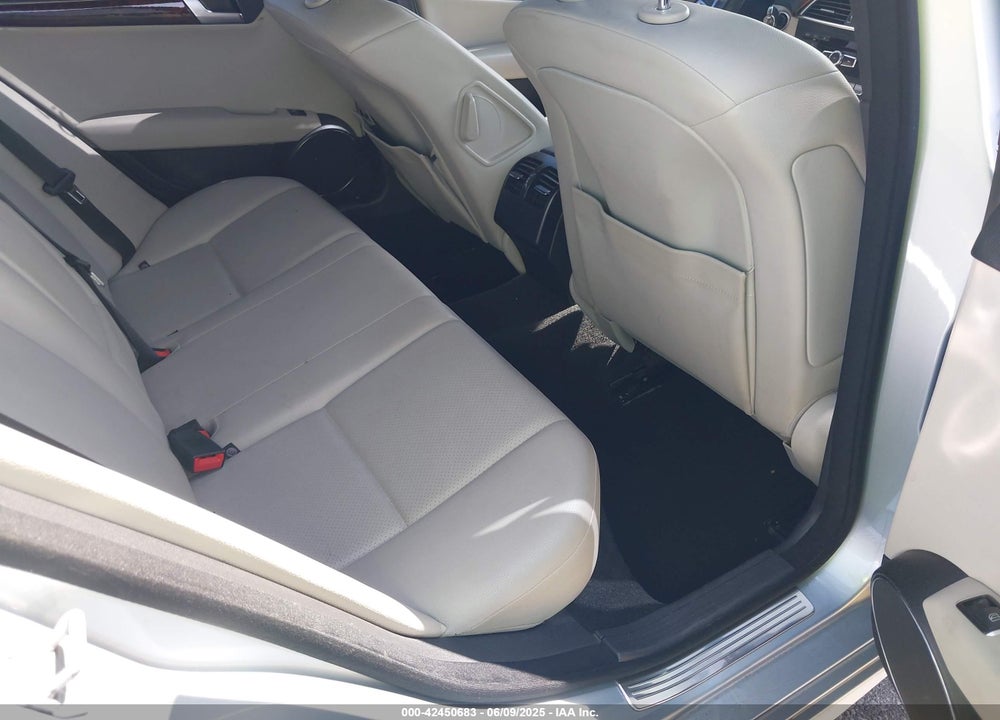 2013 MERCEDES-BENZ C 250 LUXURY/SPORT VIN: WDDGF4HB8DR272457