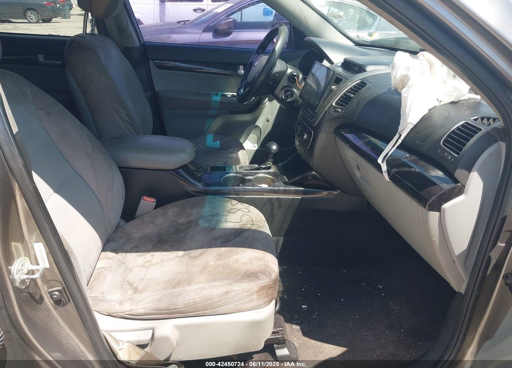 2015 KIA SORENTO VIN: 5XYKT3A63FG588418